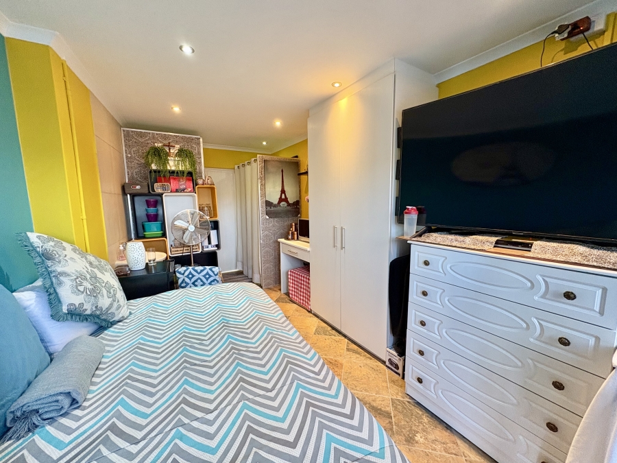 5 Bedroom Property for Sale in Parklands North Western Cape